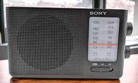 Icf-19 Sony Portable Am/fm Radio Battery Operated Tested Works