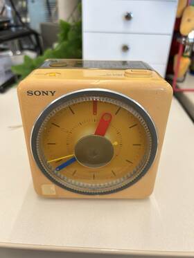 Icf-a15l Sony Alarm Clock/radio. Sun-yellowed Body With Fm/mw/lw Bands