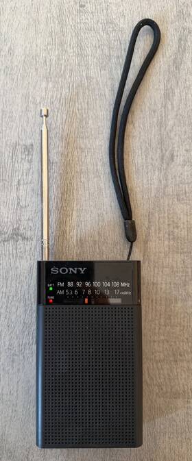 Ifc-p26 Sony Model Handheld Battery Am Fm Radio Great For Travel Works