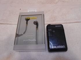 Srf-25 Sony Walkman Fm/am Radio With New Heyday Ear Buds