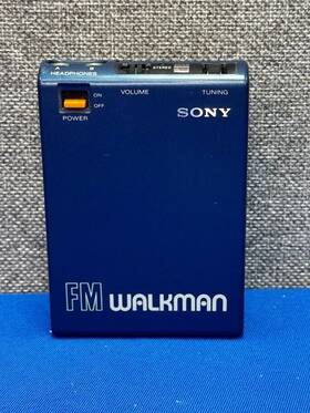 Srf-40 Sony Fm Walkman Sr-40 Radio From Japan With Case First Model