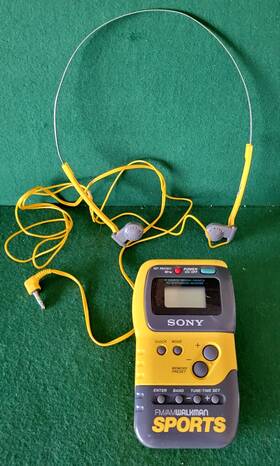 Srf-m40 Sony Sports Walkman Am Fm Digital Radio With Headphones
