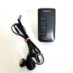 Mdr-e74 Sony Srf-s80 Pocket Radio Am/fm Stereo Mega Bass Walkman Earphones