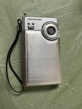 2145-b Soundesign Pocket Radio