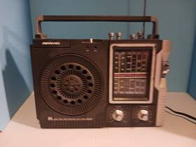 5y2655 Soundesign Vintage Sylviania Radio. W Ac Cord. Tested Read