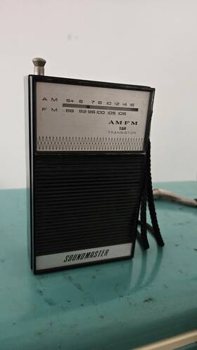 206835 Soundmaster Am/fm Vintage Portable Radio