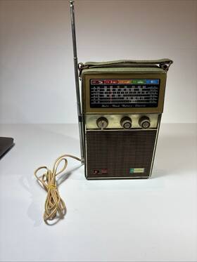 Soundwave Ry162w Vtg Portable Am/fm Sports Radio Battery Operated World Atlas Front
