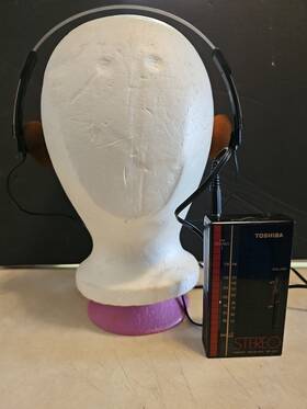 Rp-2017 Toshiba Radio Walkman With Headphones Am/fm Stereo Receiver - Working Rp-2017 Toshiba Radio Walkman With Headphones Am/fm Stereo Receiver - Working