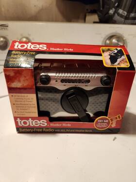 09-71616-40 Totes Weather Works Emergency Battery And Crank Radio Am/fm Bands 09-71616-40 Totes Weather Works Emergency Battery And Crank Radio Am/fm Bands