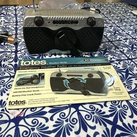 Totes Ewr100 Weather Works Emergency Radio Am Fm And Bands Crank Handle