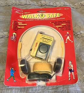 Sr-517 Walk Safe Portable Walkman Am/fm Radio Headphones Alarm Yellow Vintage