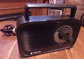 Yr-2105 Yewrich Compact Portable Radio Am/fm Excellent Condition - Sounds Great