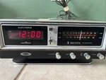 Vintage Zenith Model H472W Solid State Circle Of Sound Am Fm Alarm Clock Radio. Fixed Price $49.99.