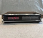 Vintage General Electric 7-4630D Digital Am/fm Radio Alarm Clock Woodgrain Works. Fixed Price $24.99.