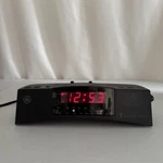 Vintage Dual Wake Am/fm Clock Radio Red Led Display 7-4821A Tested Works. Fixed Price $20.95.