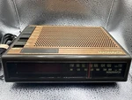 Magnavox Clock Radio D-3620 Simulated Wood Grain Am/fm Slumber Mode Works. Fixed Price $25.00.