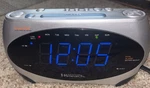 Emerson Research Smart Set Electric Clock Radio CKS1862 Dual Alarm Large Display. Fixed Price $17.00.