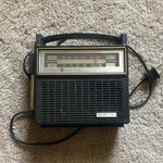 General Electric Solid State Vintage Am Fm Retro Radio Model 7-2818F. Fixed Price $20.00.