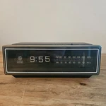 General Electric Woodgrain Radio 7-4305B Works/clock Doesn't. Fixed Price $18.99.
