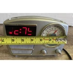 Timex T247S Silver Plastic Fm/am Wireless Digital Display Alarm Clock Radio. Fixed Price $8.23.