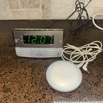 Sonic Alert Alarm Clock Jumbo Display SB200SS Wake To Buzz Or Vibration. Fixed Price $19.00.