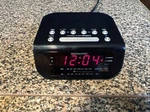 Magnasonic Digital Am/fm Clock Radio Bat Back Up Dual Alarm, Sleep & Sn MM-172K. Fixed Price $14.95.