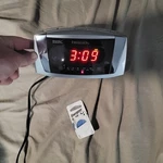 Emerson Research Smartset Am/fm Clock Radio CKS-5055S Sets Time Fresh Battery. Fixed Price $19.99.