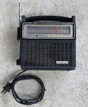 Vintage General Electric Model 7-2810G Two Way Power Am/fm Radio. Fixed Price $15.67.