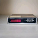 Vintage Emerson Wood Grain Clock Radio Digital Fm/am Led Working RED5500A. Fixed Price $12.92.
