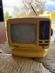 Gpx Sports Yellow Personal Tv Am/fm Radio Tested. Fixed Price $40.00.