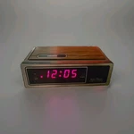 Working Vintage Ken-tech Woodgrain Power Reserve T-2077 Digital Alarm Clock. Fixed Price $15.99.