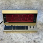 Sunbeam Electric Digital Led Dual Alarm Clock With Snooze #887-36 Model WE38. Fixed Price $14.95.