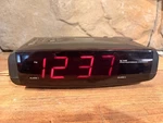 Magnavox - Vintage Am/fm Clock Radio Weatherband Dual Alarm 3440/17. Fixed Price $12.00.