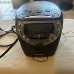 Philips AJ-3951/17 Compact Disc Clock Radio. Fixed Price $48.43.