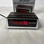 Vintage Belwood Digital Clock Model 1932 Faux Wood, Tested, Likenew Box. Fixed Price $24.99.