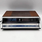 General Electric 7-4662A Electronic Touch Control Alarm Clock Radio Blue. Fixed Price $47.49.