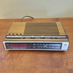 Vintage Clock Radio Am/fm Dual Alarms Woodgrain Cabinet 7-4636D. Fixed Price $29.90.
