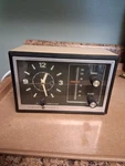 Vintage 1970S 7-4725A Beige Compact Style Alarm Clock Am Radio Tested. Fixed Price $24.95.