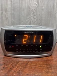 Emerson Research Smartset Dual Alarm Clock Am/fm Radio CKS3038S. Fixed Price $11.99.