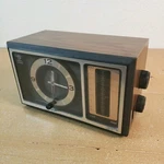 General Electric Vintage Alarm Clock Am Fm Radio Tested Working 7O 7-4501B. Fixed Price $32.00.