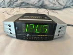 Vintage Zenith Z139S Instant Weather Alarm Clock Radio Stereo Am/fm. Fixed Price $14.99.