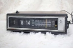 General Electric Flip Clock 7-4410D Vintage Needs Work Plz Read As Is. Fixed Price $50.00.