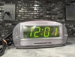 Magnavox Dual Alarm Am/fm Clock Radio MCR140/17 - Huge Green Display, Works!. Fixed Price $12.99.