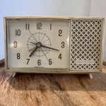 Vintage Mcm General Electric Mel-o-tone Alarm Clock Midcentury Modern Atomic. Fixed Price $30.00.