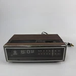 Vintage Flip Clock Radio 7-4305F Wood Grain General Electric Am Fm Alarm Read. Fixed Price $39.99.
