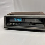 General Electric Am / Fm Clock Radio Blue Digital Vintage 7-4651B For Parts!. Fixed Price $19.95.
